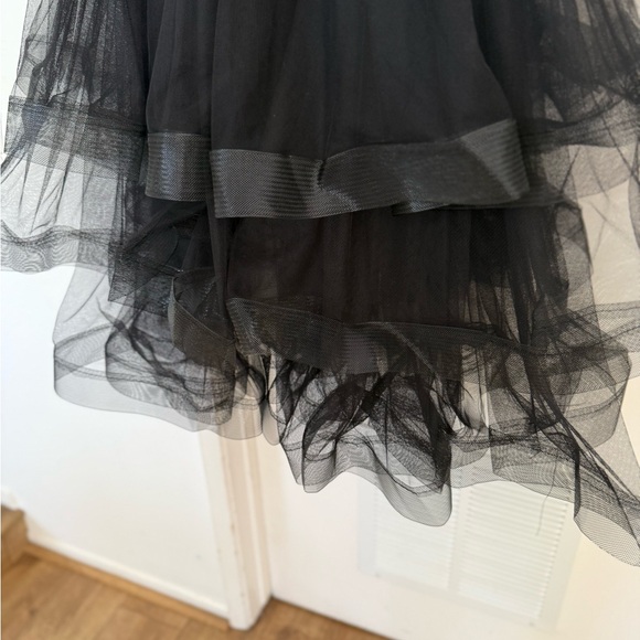 NEW Red Dress Elegant Black and Gold Evening Gown - Picture 6 of 16